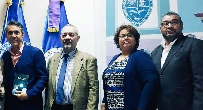 Al filo de la esperanza Escuela de Filosofía UASD